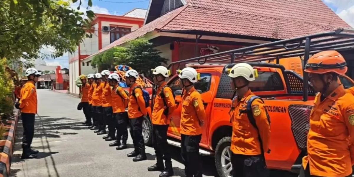 Tim Sar gabungan dikerahkan untuk melakukan pencarian dan pertolongan korban jatuhnya pesawat PK-CFX di sekitar Desa Tapang Tingang, Kabupaten Sekadau, Kalimantan Barat, Kamis (16/4/2026). (Instagram @sar_nasional)