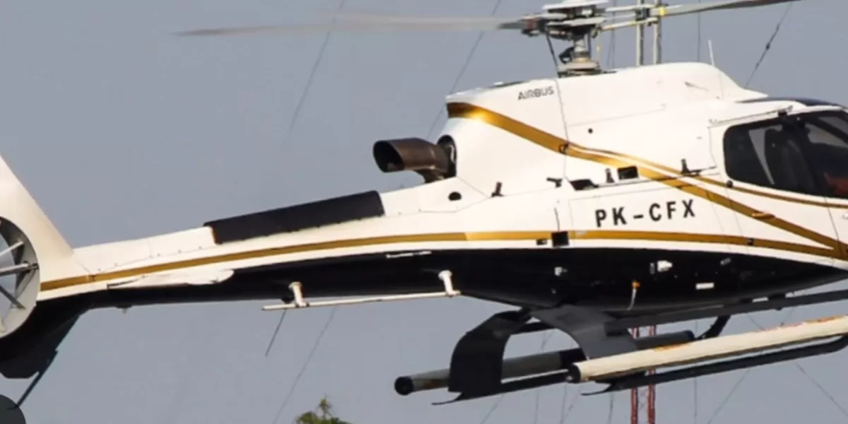 Tim Sar gabungan berhasil menemukan Helikopter PK-CFX yang hilang kontak di wilayah Desa Tapang Tingang, Kecamatan Nanga Taman, Kabupaten Sekadau, Kalimantan Barat, Kamis (16/4/2026). (Youtube Basarnas Official )