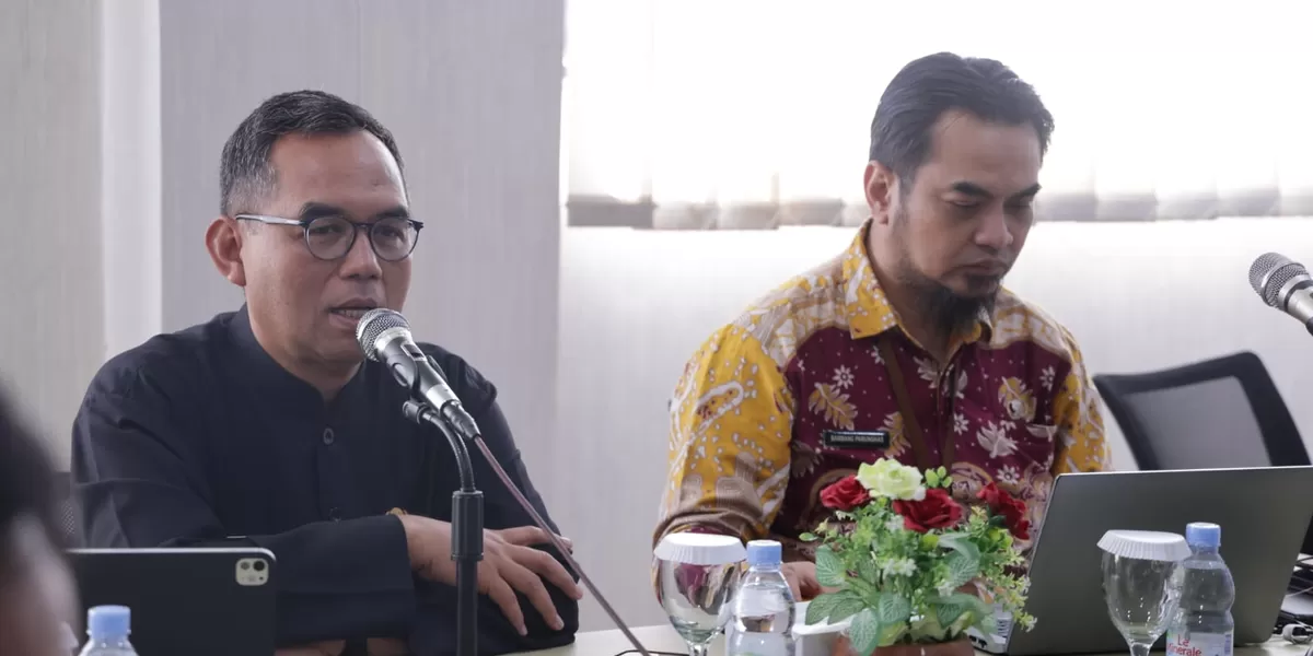Sekda Kabupaten Bogor Ajat Rochmat Jatnika saat melakukan pertemnuan dengan BPS guna memvalidfasi PBI JK (DOKUMEN PEMKAB BOGOR)