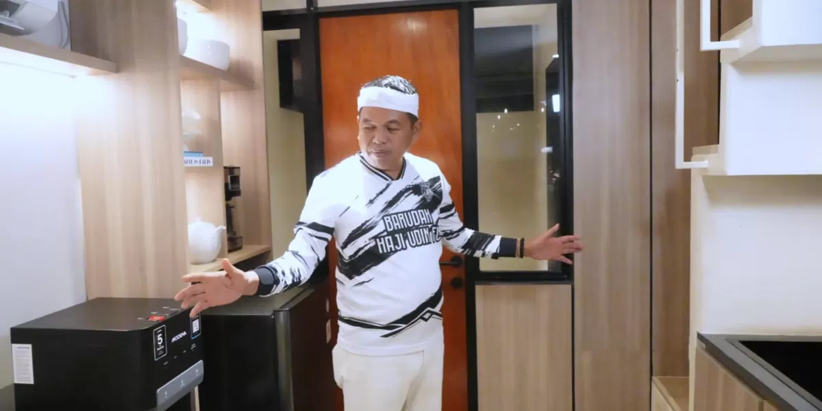 Gubernur Jabar Dedi Mulyadi meninjau rumah subsidi di Purwakarta