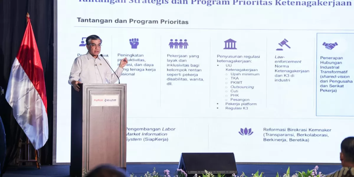 &lrm;Menaker Ingatkan Masa Depan Pekerja Bukan Lagi Soal Bertahan Tapi Bertransformasi