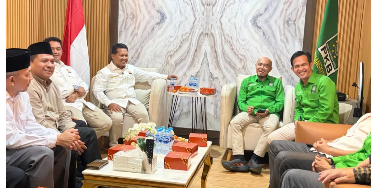 Petinggi PKS Depok saat berkunjung ke kantor DPC PKB kota Depok.  (Agus Metropolitan)