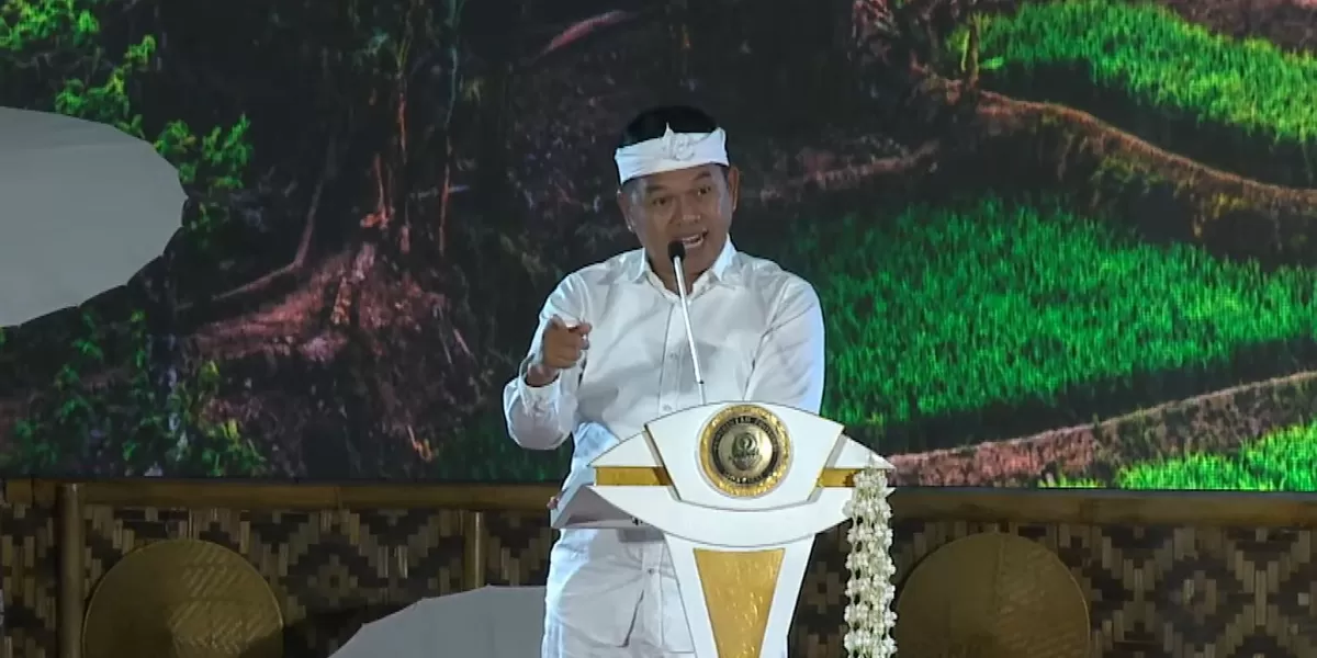 Gubernur Jawa Barat Dedi Mulyadi menyampaikan arah pembangunan dalam Musrenbang RKPD Jabar 2027 di Bale Pakuan, Bandung dengan fokus pada pendidikan dan kesehatan sebagai layanan dasar masyarakat, Rabu 15 April 2026 (Dok. Istimewa)