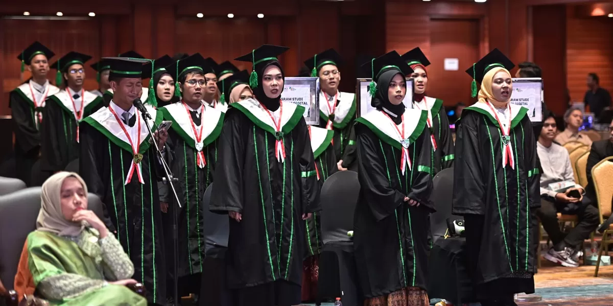 Peserta wisuda Universitas Insan Cita Indonesia (UICI)