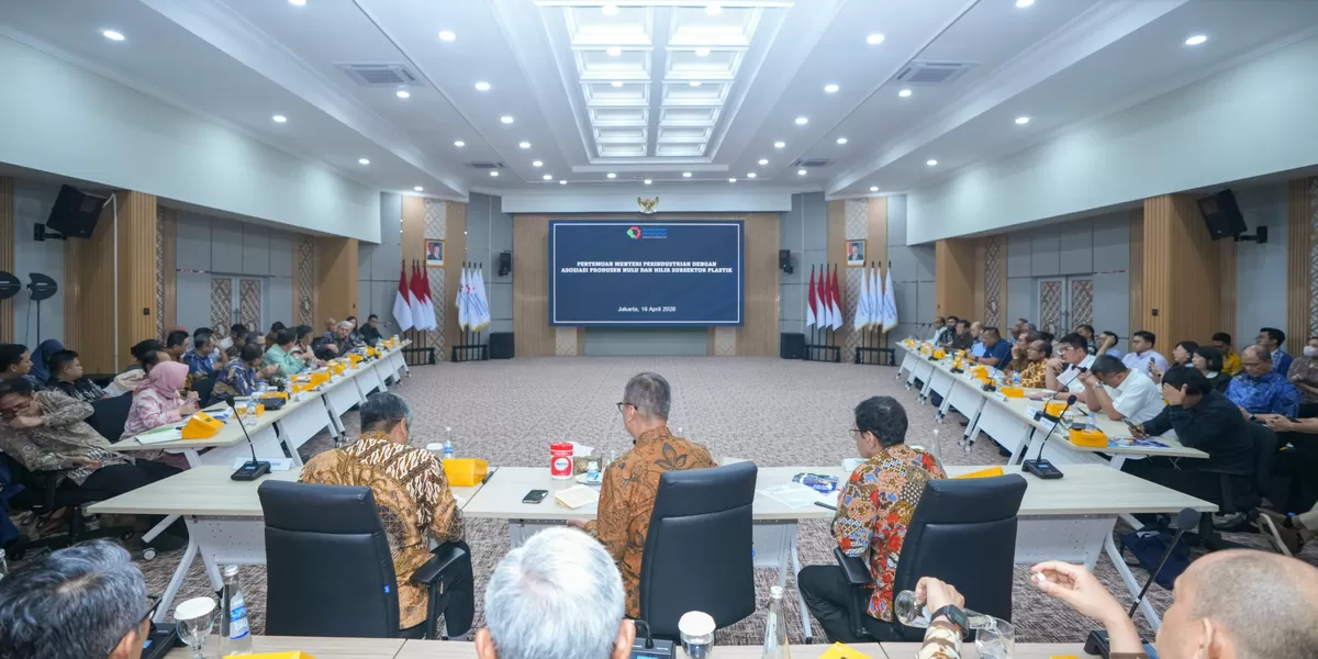 Rapat Menteri Perindustrian dengan pelaku industri plastik