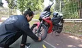 7 Tips Aman Mudik Pakai Motor di Musim Hujan, Salah Satunya Jangan Asal Terabas Genangan Air
