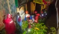 Banjir Rendam Kawasan Permukiman di Braga, Tim Rescue Diskar PB Kota Bandung Dikerahkan