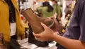 Tampil Stylish dengan Produk Dalam Negeri, 10 Rekomendasi Sepatu Brand Lokal yang Keren dan Awet