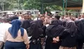 Saat Hardiknas, Puluhan Guru Honor PPPK Geruduk Kantor Bupati Langkat, Minta Penjelasan 