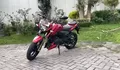 MASAK HARGA 12 JUTA DAPET MOTOR SPORT SEKECE INI? TVS Apache, Performa Gahar dengan Fitur Mewah!