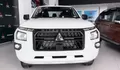 Mitsubishi Triton GL 4WD MT White Solid: Pesona Gagah Pikap Tangguh dalam Tampilan Showroom yang Menonjolkan Kekuatan dan Fungsionalitas Sejati