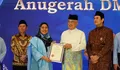 Endang Syah Afandin Terima Anugerah Tun Fatimah pada Konvensyen Dunia Melayu Dunia Islam