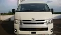 Toyota Hiace Commuter Indonesia: Van Legendaris 16 Penumpang yang Luas, Tangguh, dan Mudah Diubah Jadi Campervan Nyaman untuk Petualangan Jarak Jauh