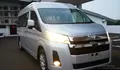Toyota Hiace Premio 12 Penumpang Indonesia: Minibus Premium Berdesain Mewah, Kabin Super Nyaman, dan Performa Diesel Tangguh untuk Perjalanan Bisnis