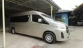 Toyota Hiace Premio 14 Seat: Pengalaman Perjalanan Super Nyaman dengan Fasilitas Premium, Ruang Privat, dan Kesan Mewah di Setiap Kilometer
