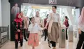 Kahiyang Ayu dan Putrinya Sedah Mirah Nasution Tampil Modis di Event Sumut Fashion Beauty 2025