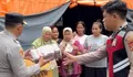 Pengungsi Korban Banjir Longsor Sibual Nauli Tapteng Terima 1.740 Paket Makanan dan 1.250 Sarung dari Simalungun