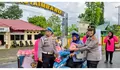 Polsek Hutaimbaru Berbagi Takjil Bagi Pengendara