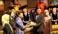 Kepala LLDIKTI Wilayah IV Mendapatkan Surprise Ulang Tahun di Tengah Wisuda Unpam ke-104