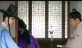 Sinopsis Captivating The King Episode 2: Suasana Hujan yang Romantis, Hee-soo Mulai Jatuh Cinta pada Jin-han