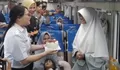 Bikin Kejutan di Hari Kartini, KAI Daop 5 Purwokerto Berikan Apresiasi kepada Pelanggan Wanita