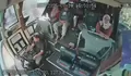 Terekam CCTV, Bus 168 Tabrak Toko Bangunan di Jalur Rawan Kecelakaan Bayeman