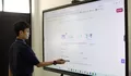 Guru SLB-A Jakarta Nilai Smart Board dari Pemerintah Tingkatkan Akses Pendidikan Tunanetra, Apresiasi Presiden Prabowo