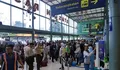 Padatnya Situasi di Stasiun Pasar Senen saat H+3 Lebaran