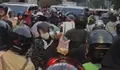 Viral Aksi Berbagi Takjil di Tengah Macet Jakarta Barat Saat Ramadan, Bikin Warganet Terharu
