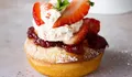 Buat keajaiban dalam setiap gigitan, nikmati dessert mini strawberry shortcake yang menggoda dengan resep berikut!
