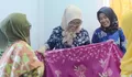 Serunya Belajar Membatik Teknik Celup dan Cap di Kota Batik Kemang Bogor