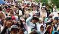 Santrine Abah Ganjar Peringati Harlah ke-1, Gelar Jalan Sehat Sarungan Bersama Ribuan Warga Sleman