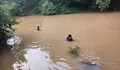 Dua bocah berusia 5 tahun hanyut di sungai, seorang tewas dan satunya dalam pencarian