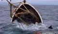 Kapal Dihantam Gelombang Tinggi di Perairan Pantai Nglolang Gunungkidul, Seorang Nelayan Hilang, Satu Selamat