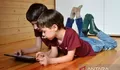 Orang tua ternyata butuh literasi digital, ini manfaatnya bagi anak agar tidak kecanduan gadget