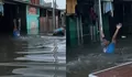 Isyaratkan Ketangguhan Hati, Bapak-bapak di Bekasi Ini Mengubah Pilu Jadi Bahagia Meski Rumahnya Terendam Banjir