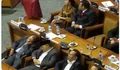 Ramai-ramai Netizen Kecam Gaji DPR Rp 3 Juta per Hari, Hidup Mewah Kerjaannya Jadi Stempel Mafia, DPR Benalu Rakyat