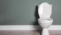 3 Cara Hilangkan Kerak Toilet, Langsung Kinclong!