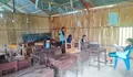 Gedung SMPN 19 Borong Memprihatinkan: Pelupuh Lapuk Dimakan Rayap, 19 Siswa Angkatan Pertama Ujian di Ruang Darurat