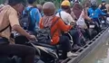 Tak Ada Jembatan, Aktivitas Warga Way Bungur Lamtim Bergantung Rakit Penyeberangan