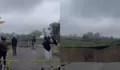 Abaikan Bahaya, Warga Masih Mendekat ke Sinkhole Aceh Tengah Meski Sudah Dipasang Garis Polis