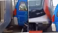 Detik-detik angkot hampir tertabrak kereta di Jembatan Besi, Tambora Jakarta Barat