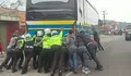 Puluhan Kendaraan Mogok, Tim Ganjal Polres Tasikmalaya Kota Sigap Bantu Pemudik