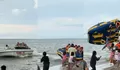 Viral Donat Boat Pantai Ammani Picu Insiden Wahana Laut, Wisatawan Terhempas saat Manuver Dekat Bibir Pantai