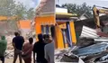 Aksi Viral Pria di Pati Robohkan Rumah dengan Alat Berat Akibat Kecewa Mantan Istri Terima Lamaran