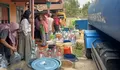 Tagana dan Donatur Salurkan 18.000 Liter Air Bersih ke Warga Desa Cibalanarik Kabupaten Tasikmalaya