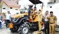 Dukung Swasembada Pangan, Pemkab Jombang Salurkan Alsintan ke Petani