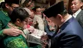 Diaspora di Tokyo Bawa Buku Paradoks Indonesia dan Ditandatangani Prabowo: Akan Jadi Core Memory untuk Saya!