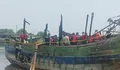 Tim Labfor dan Inafis Polda Jateng Lakukan Pengambilan Sampel untuk Mengetahui Penyebab Kebakaran 11 Kapal yang Bersandar di Dermaga Pekalongan