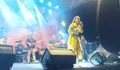 Warga Kabupaten Pekalongan dan Sekitarnya Berbondong-Bondong Saksikan Gelaran Musik dan Hiburan Lain dalam Pesta Raya Indosiar di Alun-Alun Kajen